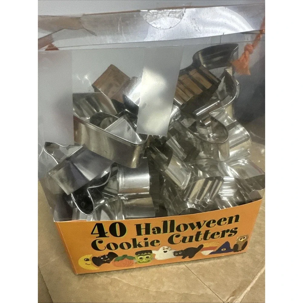 HALLOWEEN COOKIE CUTTERS – 40 SHAPES W/CARRIER CONTAINER – NEW OLD STOCK